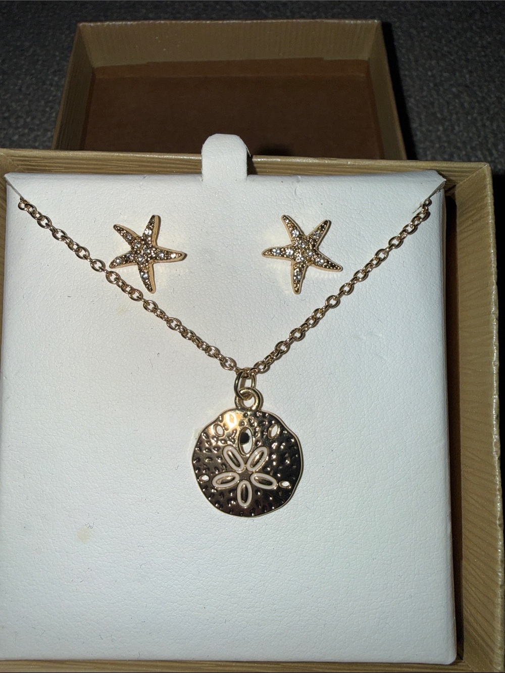 Gold color Starfish and Sand Dollar Pendant Necklace Set